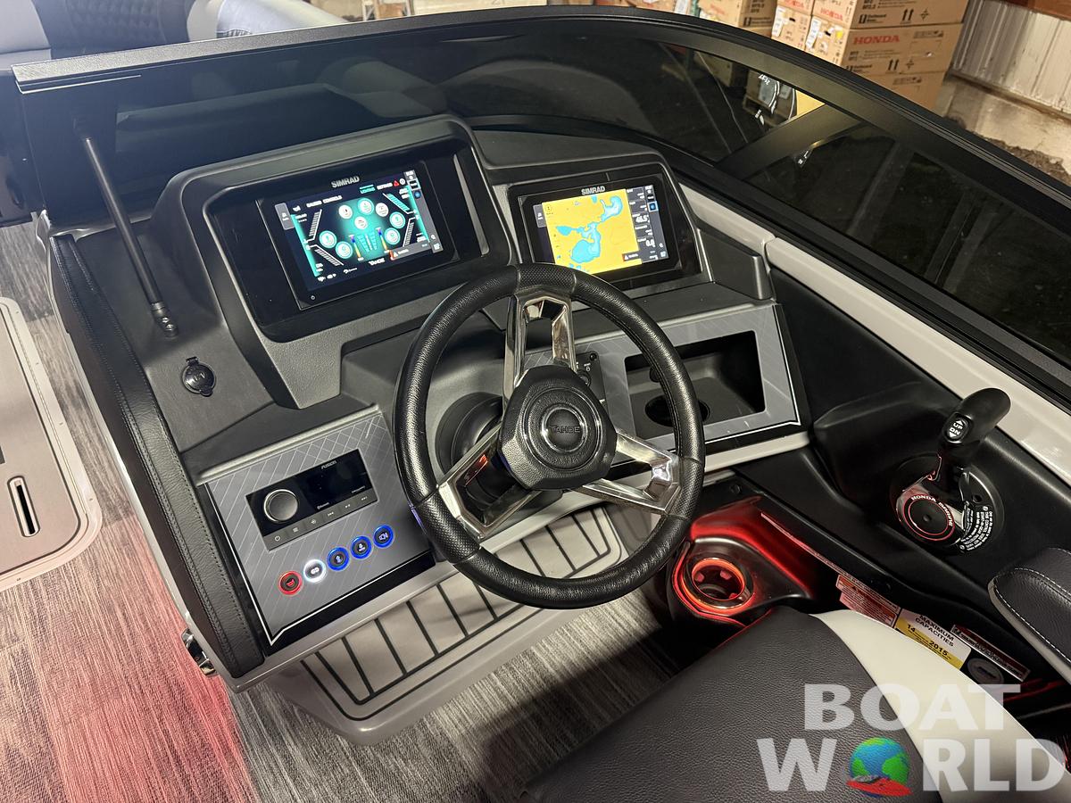 2026 Tahoe Pontoons Cascade 2385 Elite Windshield Tritoon