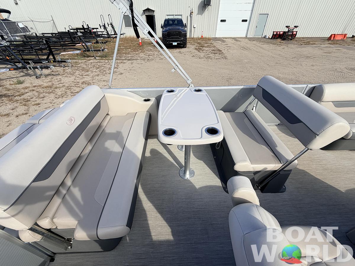 Used 2020 Princecraft Vectra 21 Rear Lounge Dinette Pontoon & 60HP Mercury 4Stroke -$24,995