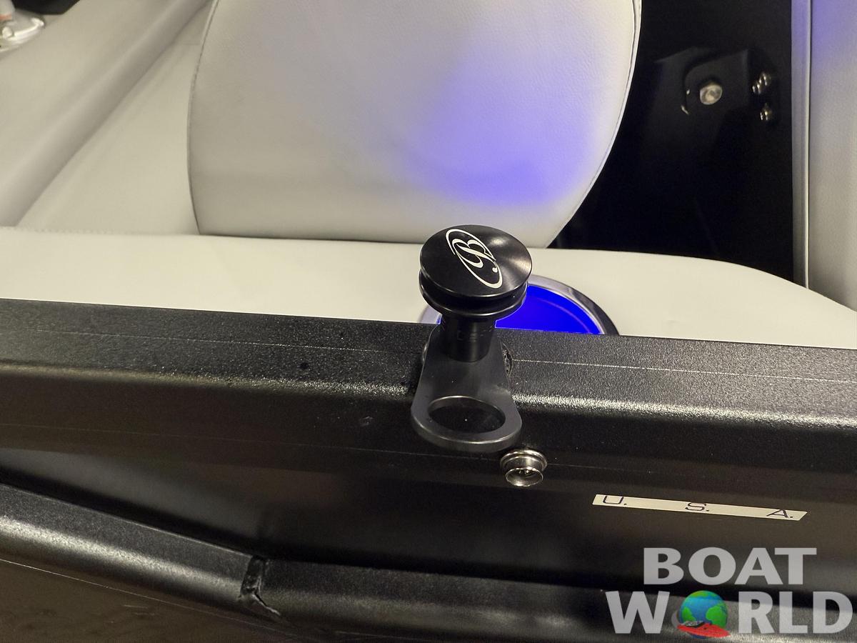 2026 Bentley Pontoons Elite 223 Swingback Tritoon