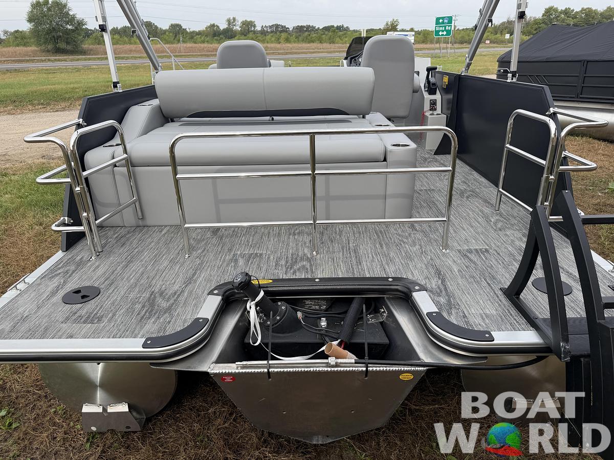 2025 Bentley Pontoons Legacy 200 Swingback
