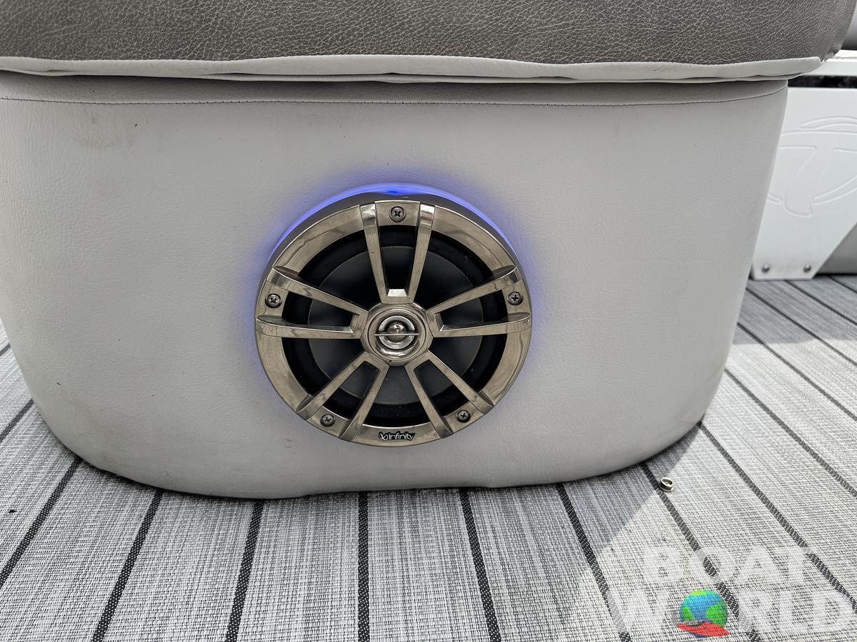 Used 2019 Tahoe Cascade 2385 RJ Pontoon