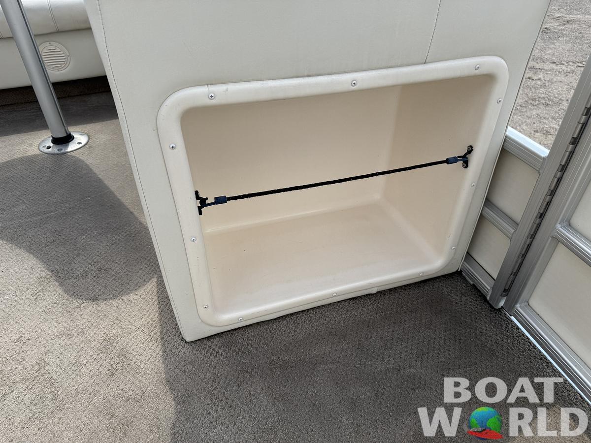 Used 2004 Sweetwater 2222 DF Pontoon WITH SEA LEGS