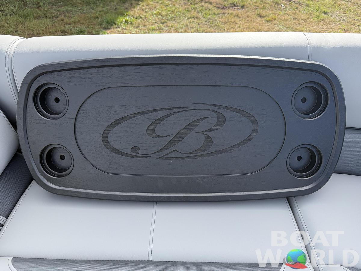 2026 Bentley Pontoons Legacy 220 Swingback 