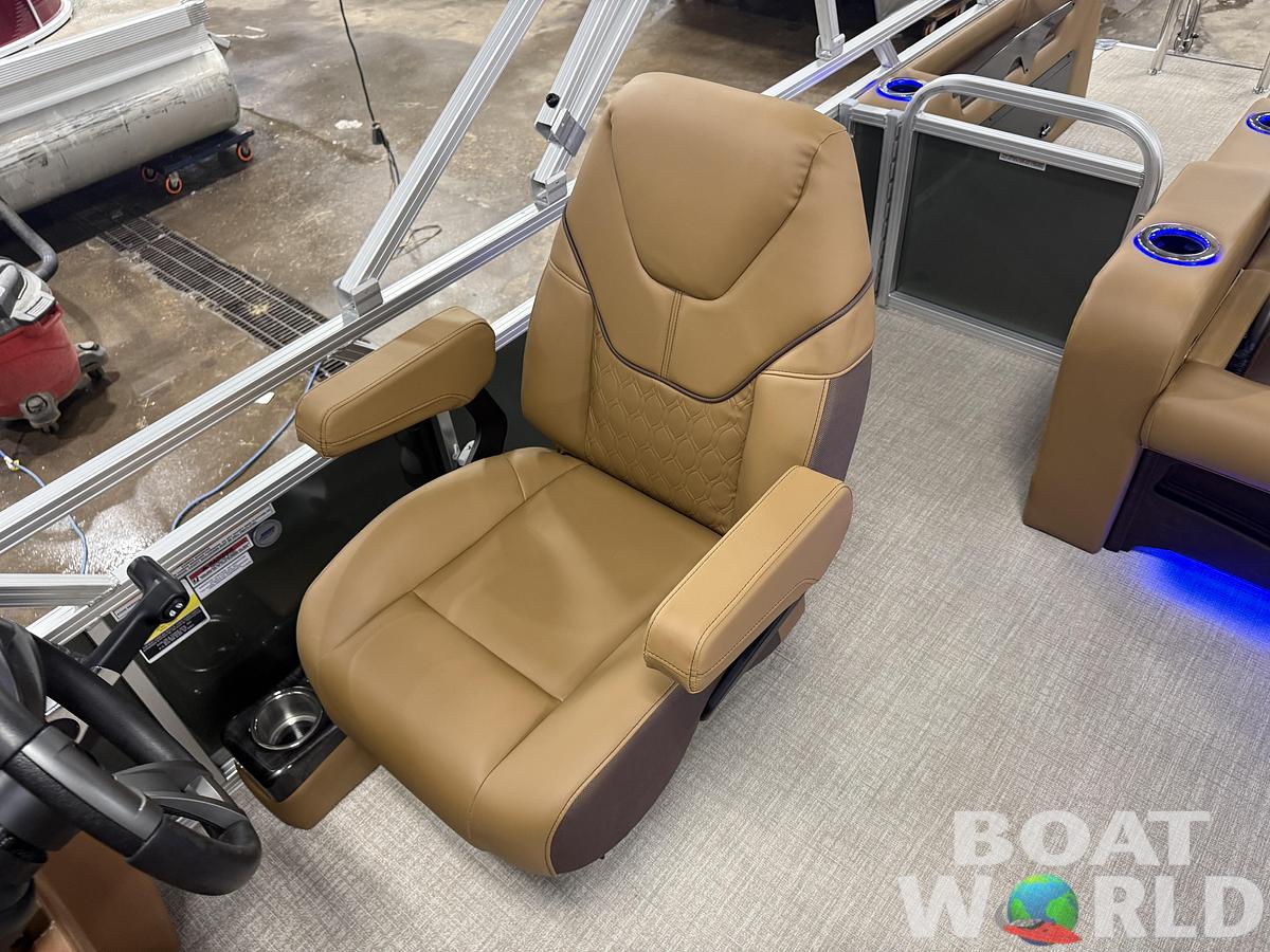 2026 Tahoe Sport 2385 Swingback (VRB) Tritoon