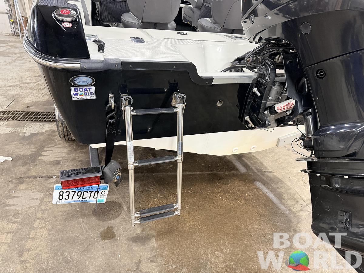 Used 2016 Larson FX 1850 DC Fiberglass Fishing Boat