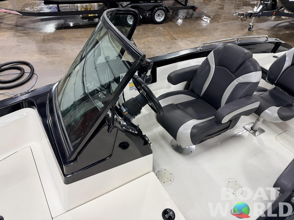 Used 2016 Larson FX 1850 DC Fiberglass Fishing Boat