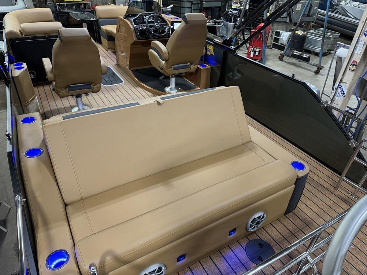 2025 Bentley Pontoons Elite 223 Swingback Tritoon & Honda 4-Stroke EFI