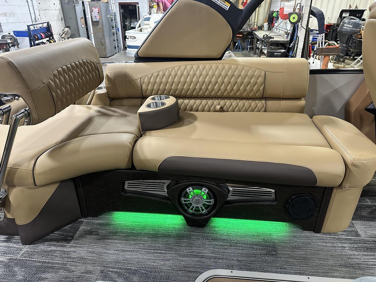 2025 Tahoe Pontoons Grand Tahoe 2585 Quad Lounge Windshield Tritoon & Mercury 400HP V10