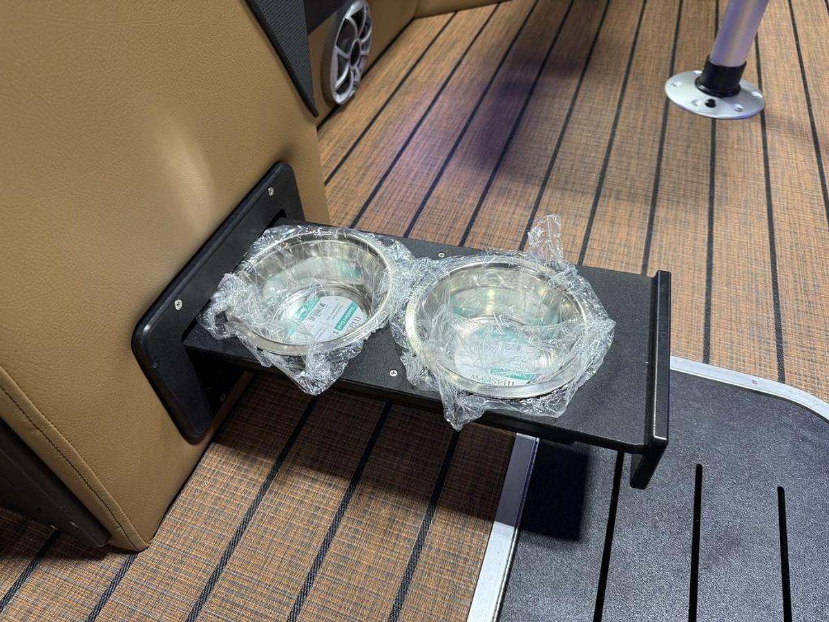 2025 Bentley Pontoons Elite 223 Swingback Tritoon & Honda 4-Stroke EFI