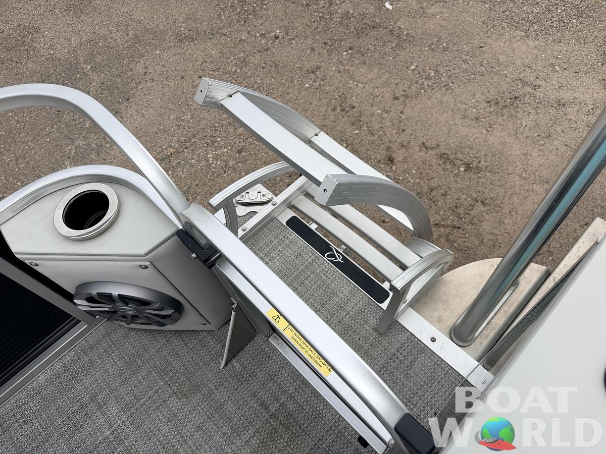Used 2019 Qwest 822 LS Tritoon & 150HP Honda 4Stroke -$29,995