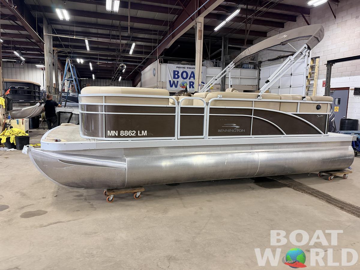 Used 2016 Bennington 20 SLM & 50HP Yamaha 4Stroke -$19,995