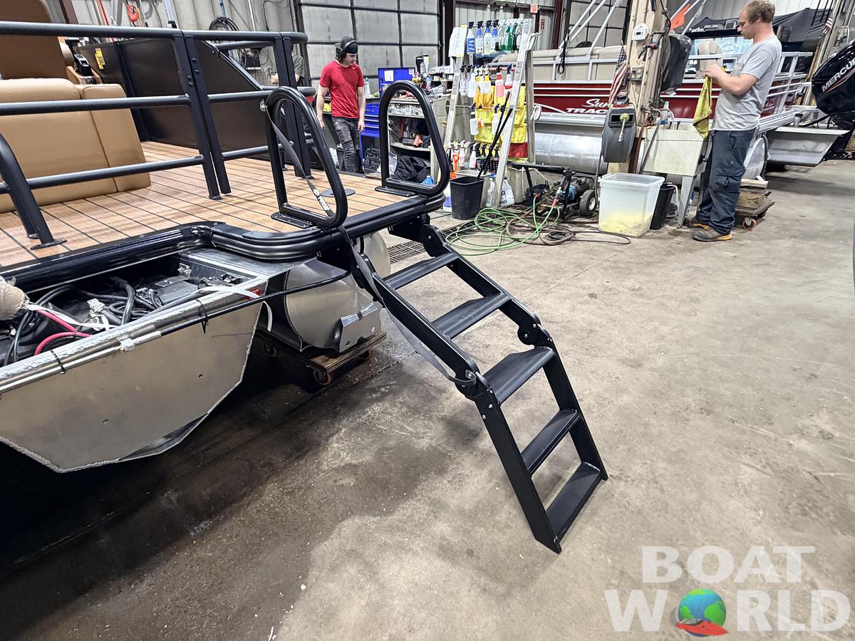 2026 Bentley Legacy 220 Swingback Pontoon $38995