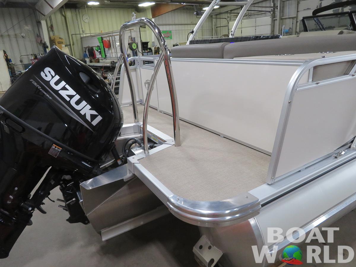 2024 Tahoe Pontoons LTZ 2385 Elite Windshield Tritoon & Suzuki 200HP 4-Stroke EFI