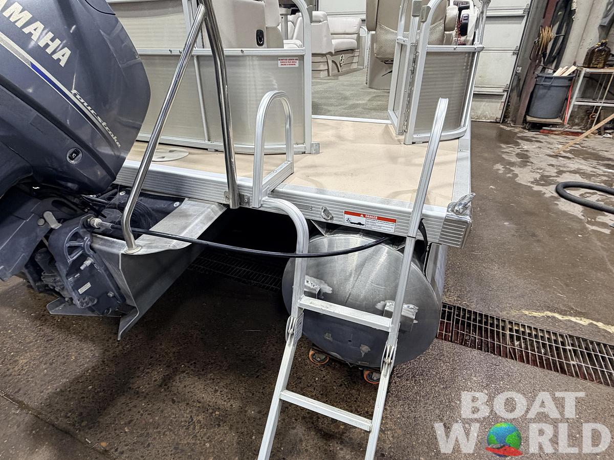 Used 2014 Bennington 21 SLX & 90HP Yamaha 4Stroke -$19,995
