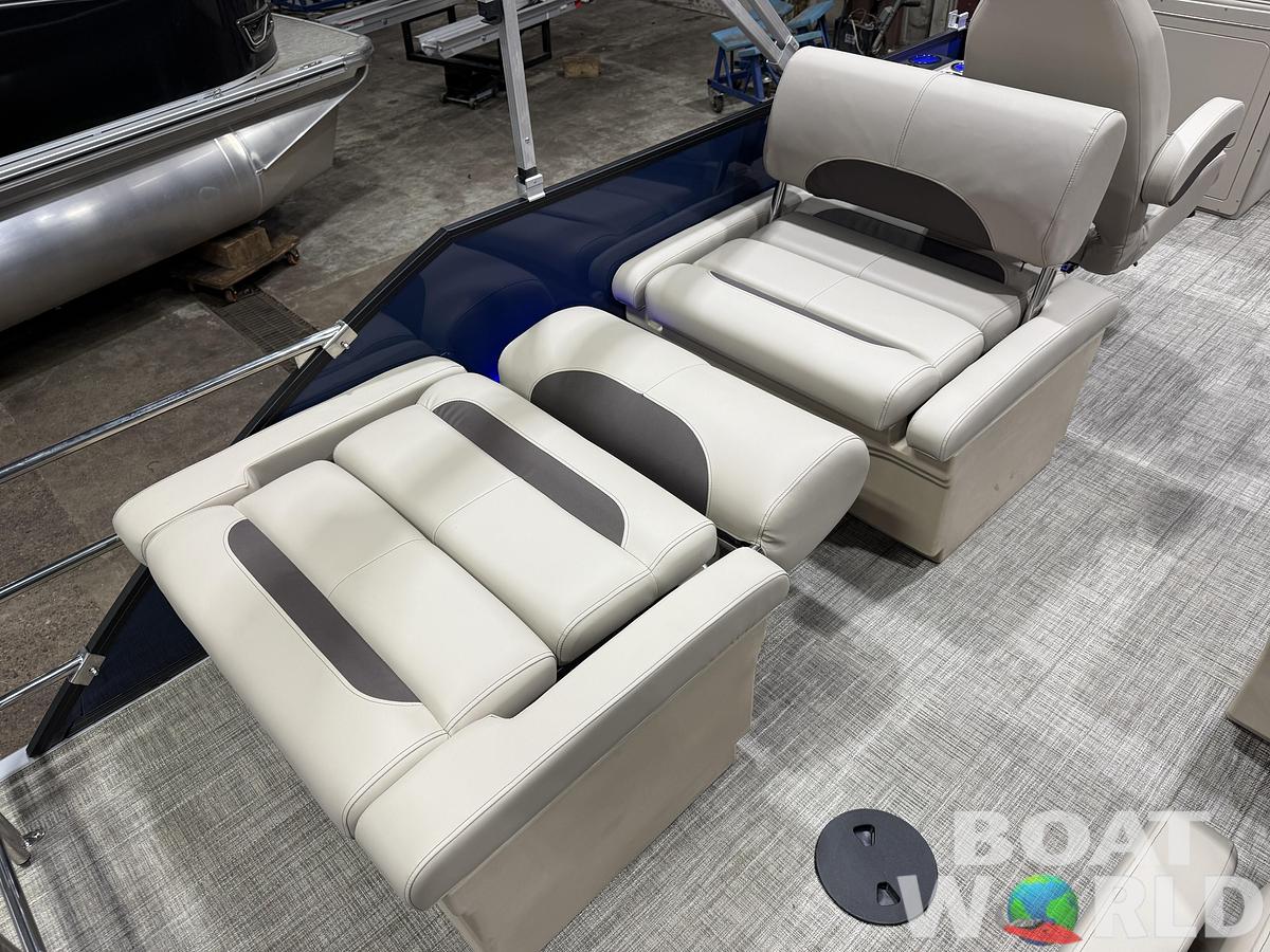 2026 Bentley Pontoons Legacy 220 QSB Swingback 