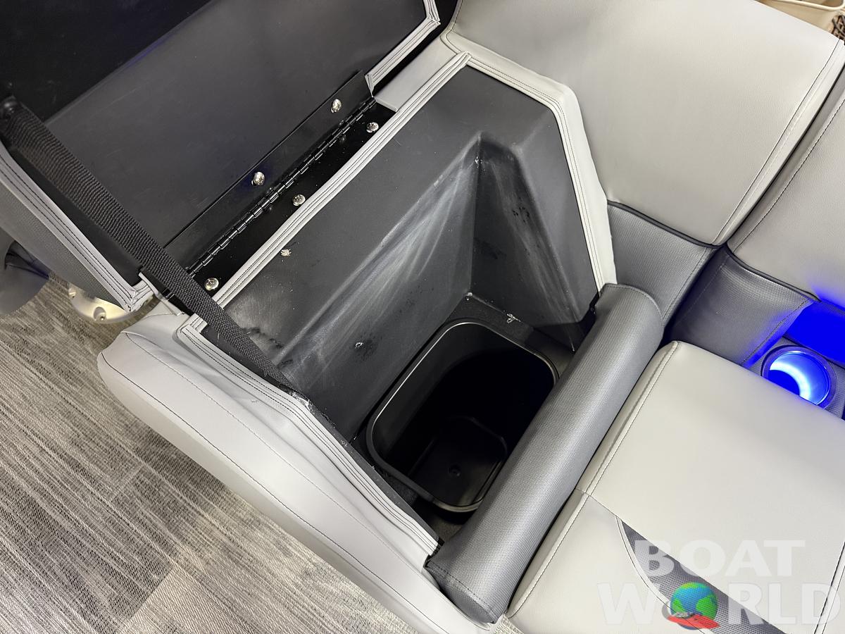 2025 Bentley Pontoons Legacy 223 Navigator Quad Lounge Tritoon & Honda 4-Stroke EFI