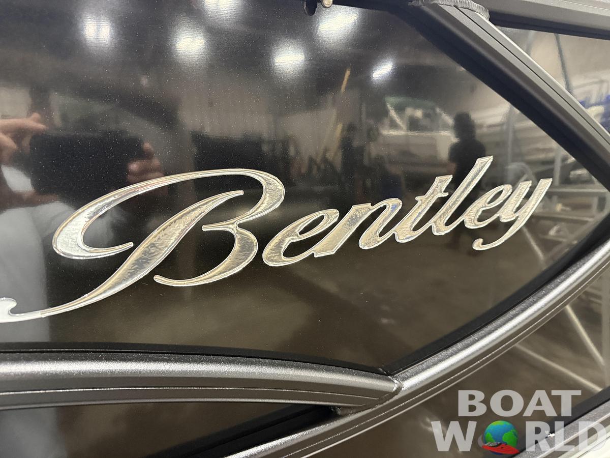 2026 Bentley Pontoons Legacy 223 QSB Swingback Tritoon 