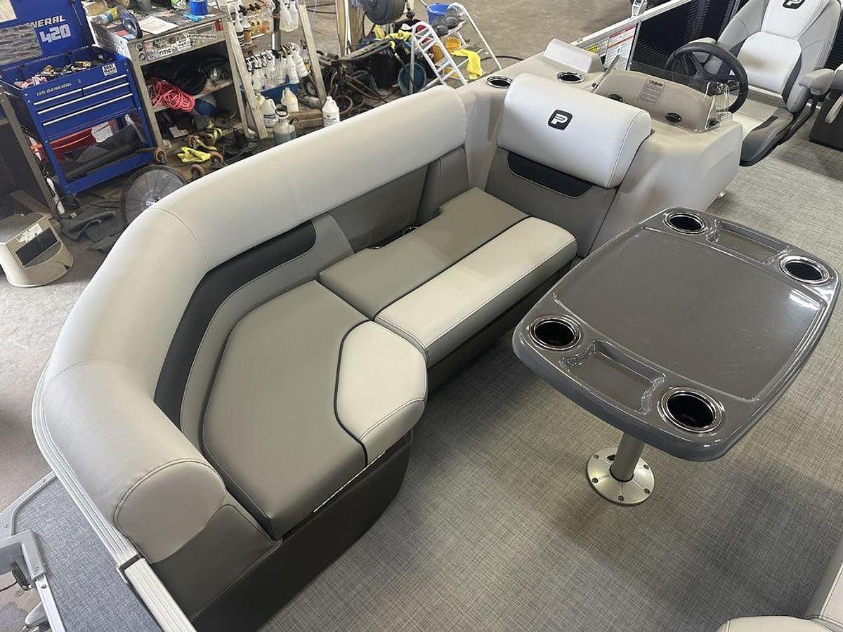 2025 Princecraft Vectra 21 RL Swingback Lounge Pontoon & Mercury 4-Stroke EFI