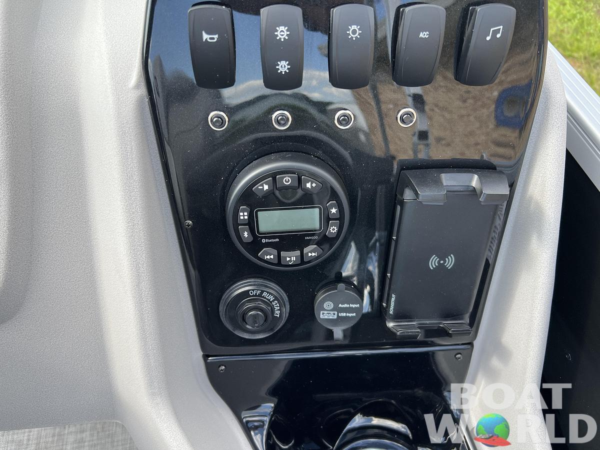 2026 Princecraft Vectra 21 Cruise Lounge Pontoon & Mercury 4-Stroke EFI