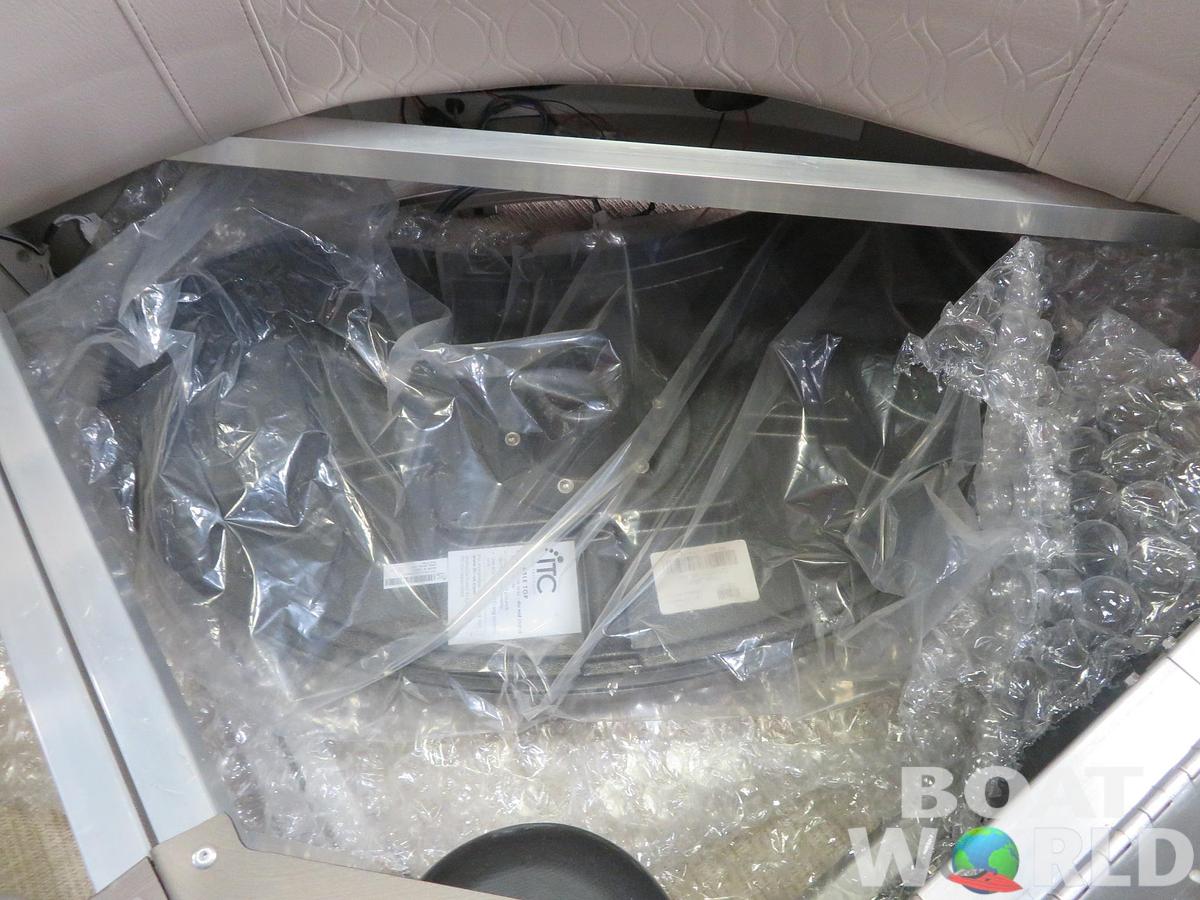 2024 Tahoe Pontoons LTZ 2385 Elite Windshield Tritoon & Suzuki 200HP 4-Stroke EFI