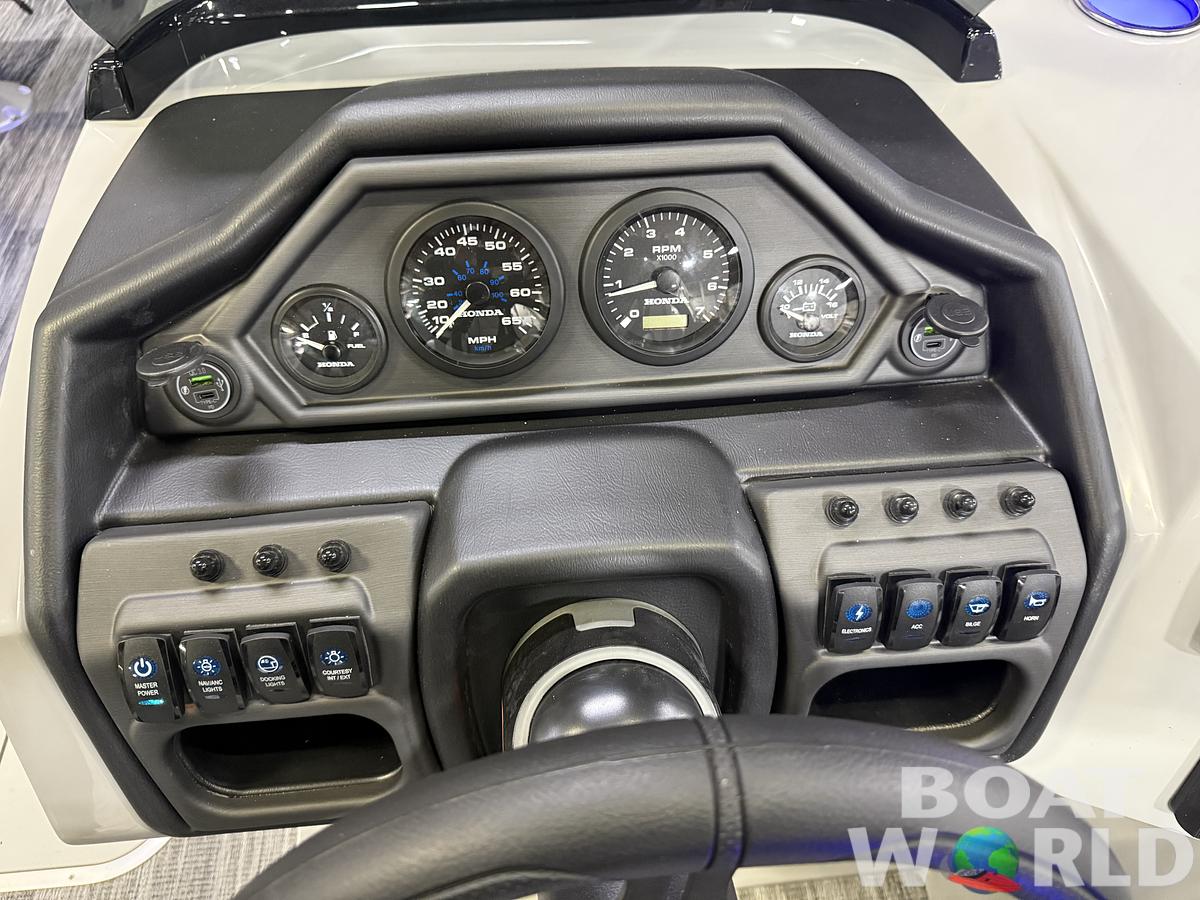 2025 Bentley Pontoons Legacy 223 Navigator Quad Lounge Tritoon & Honda 4-Stroke EFI