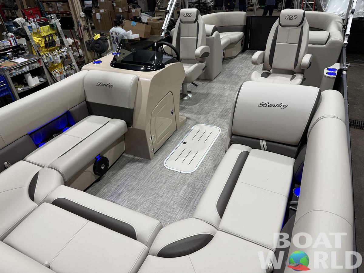 2026 Bentley Pontoons Legacy 223 Navigator Quad Lounge Tritoon