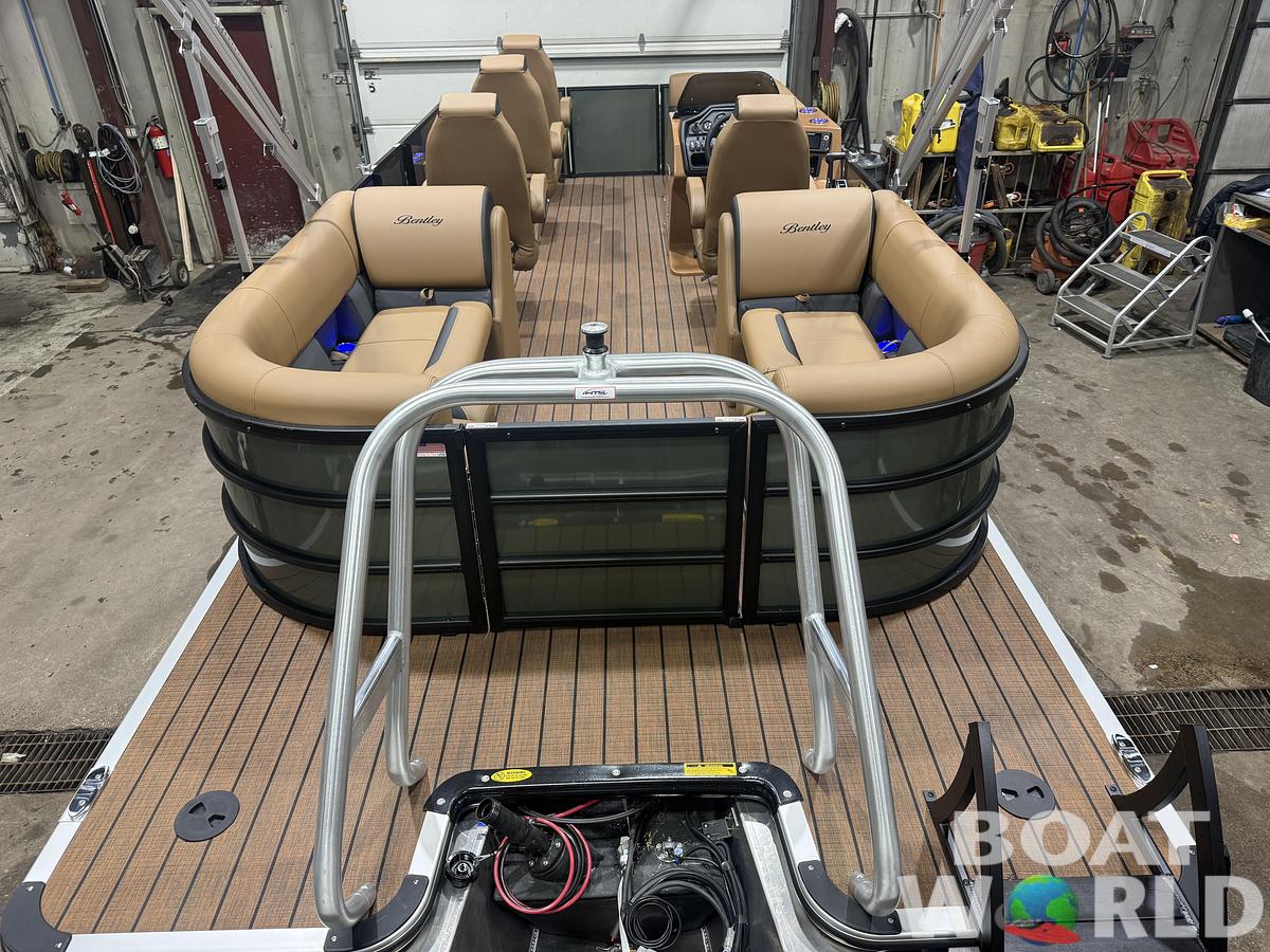 2026 Bentley Pontoons Legacy 220 Navigator DL Quad Lounge 