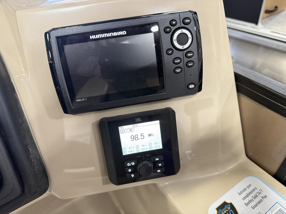 2025 Bentley Pontoons Legacy 223 Swingback Tritoon & Honda 4-Stroke EFI