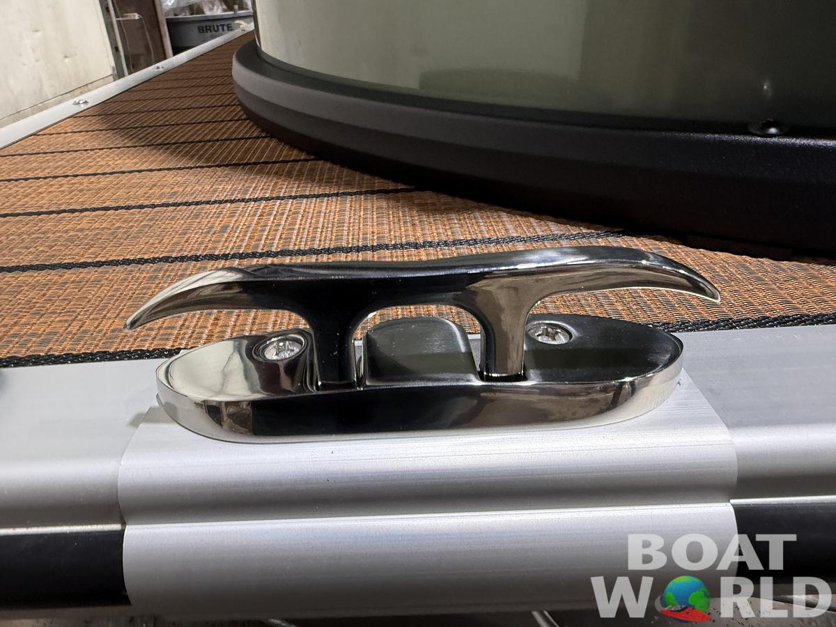 2026 Bentley Legacy 223 Navigator DL Quad Lounge Tritoon $51995