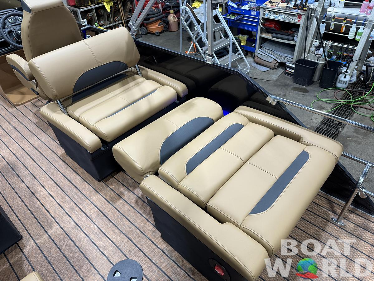 2026 Bentley Pontoons Legacy 223 QSB Swingback Tritoon 