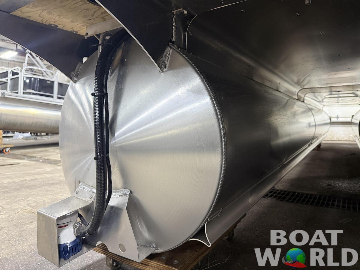 2026 Bentley Pontoons Legacy 223 Swingback Tritoon 