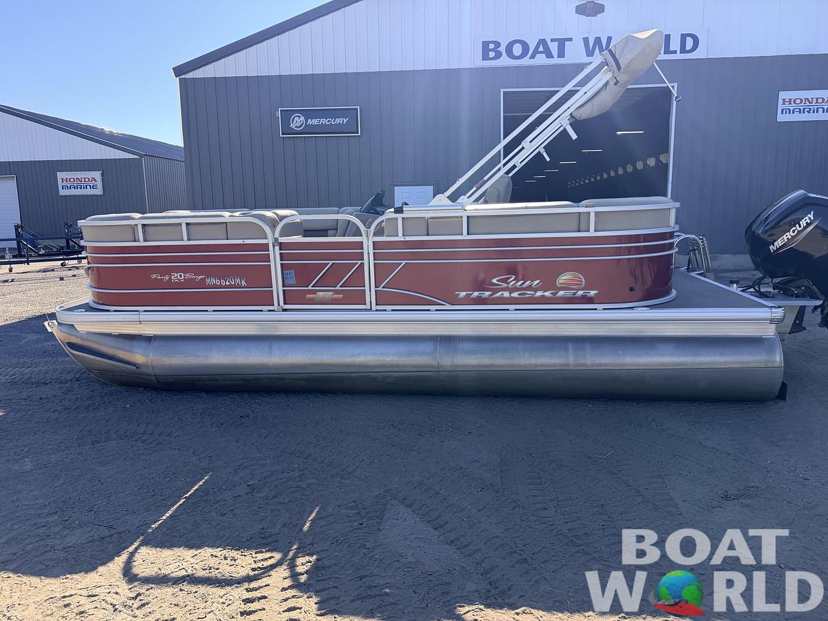 Used 2023 Sun Tracker Party Barge 20 DLX & 90HP Mercury 4Stroke -$27,995