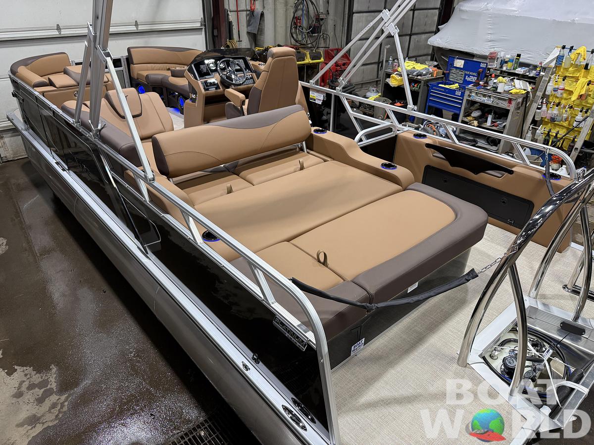2027 Tahoe LTZ 2385 VRB SE Swingback Pontoon $41995