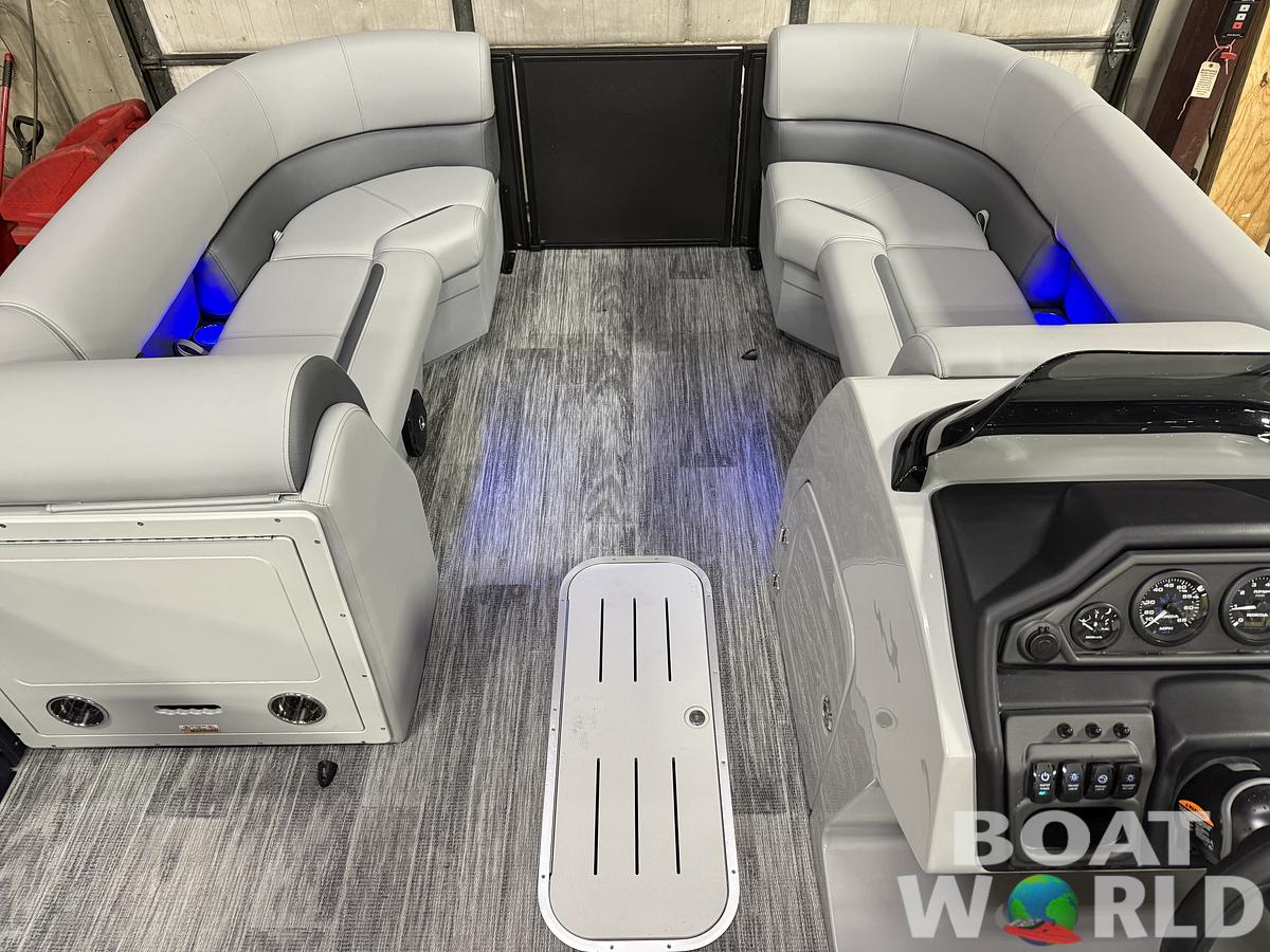 2026 Bentley Pontoons Legacy 223 Navigator Quad Lounge Tritoon 