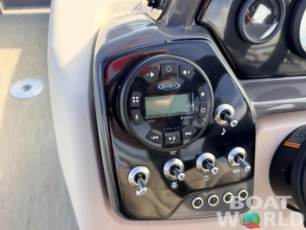 Used 2020 Princecraft Vectra 21 Rear Lounge Dinette Pontoon & 60HP Mercury 4Stroke -$24,995