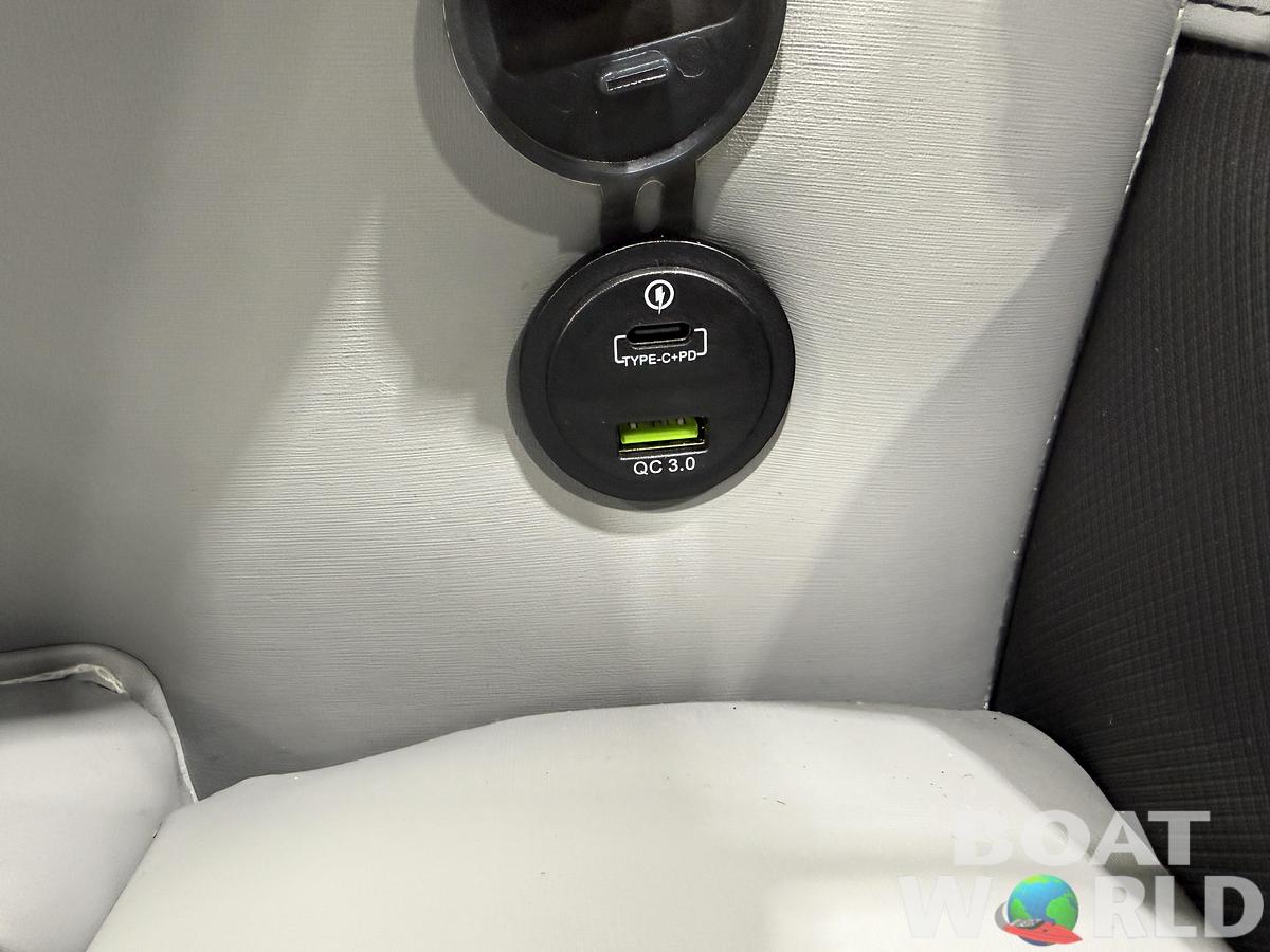 2026 Tahoe Pontoons Cascade 2385 Swingback (VRB) Tritoon