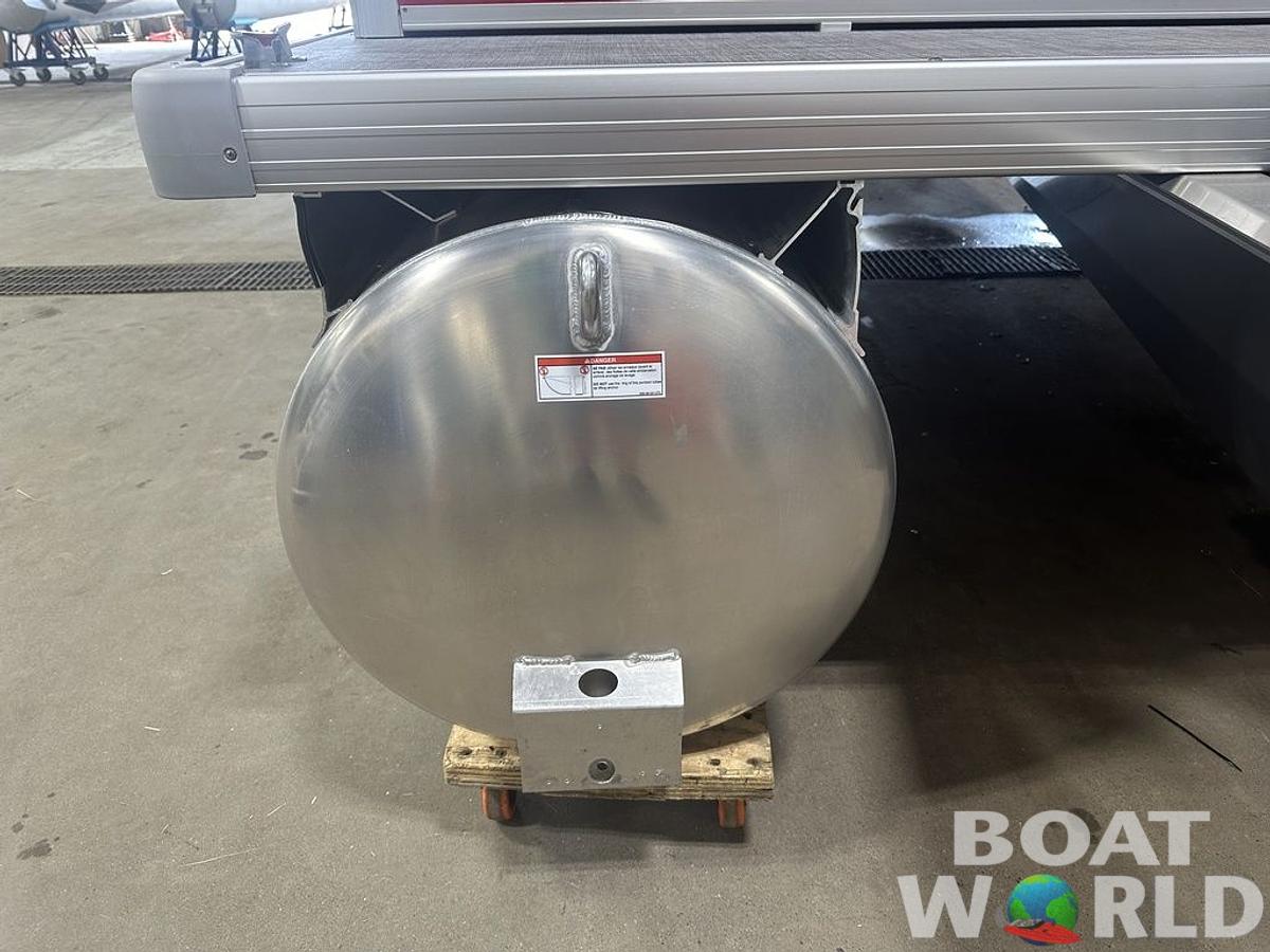 2025 Princecraft Vectra 21 RL Swingback Lounge Pontoon & Mercury 4-Stroke EFI