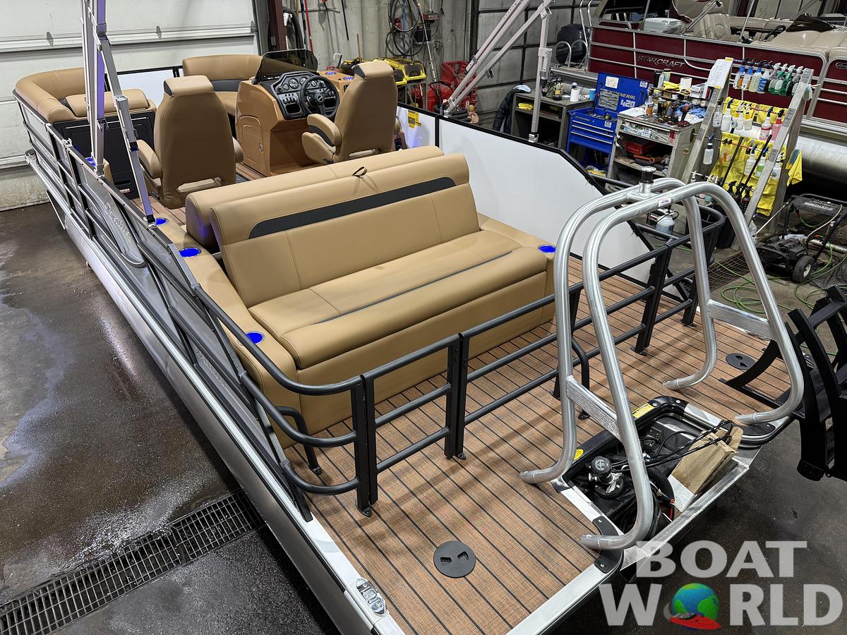 2026 Bentley Pontoons Legacy 223 Swingback Tritoon 