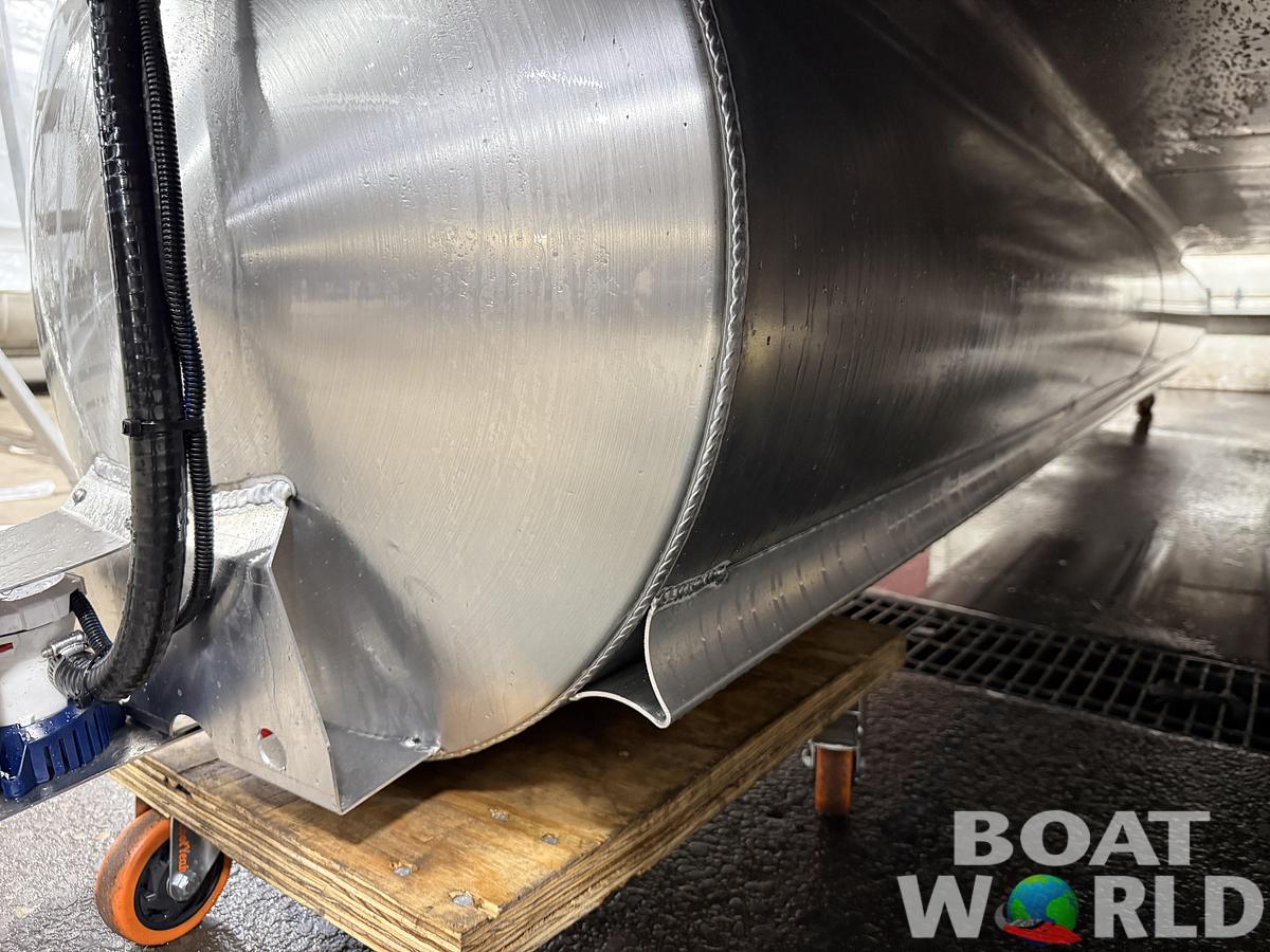 2026 Bentley Pontoons Legacy 223 Swingback Tritoon 