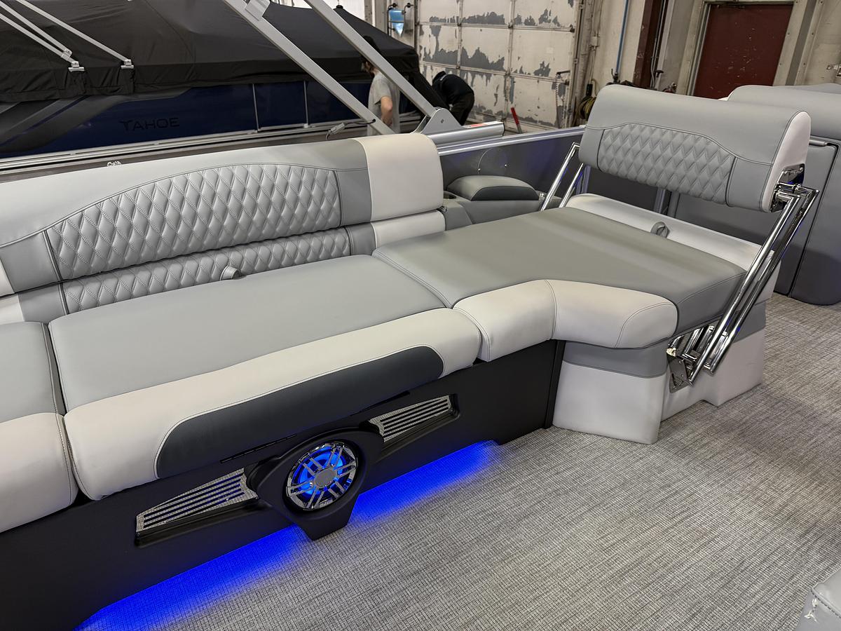 2025 Tahoe Pontoons Cascade 2385 Quad Lounge Shift Tritoon & 225HP 4-Stroke