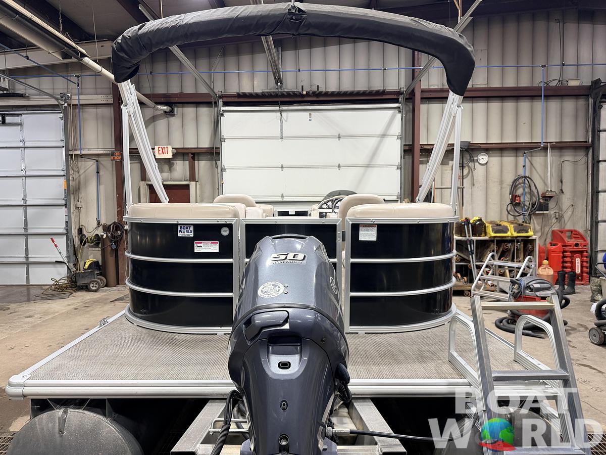 Used 2016 Sylvan Mirage 822 LZ & 50HP Yamaha 4Stroke - $21,995