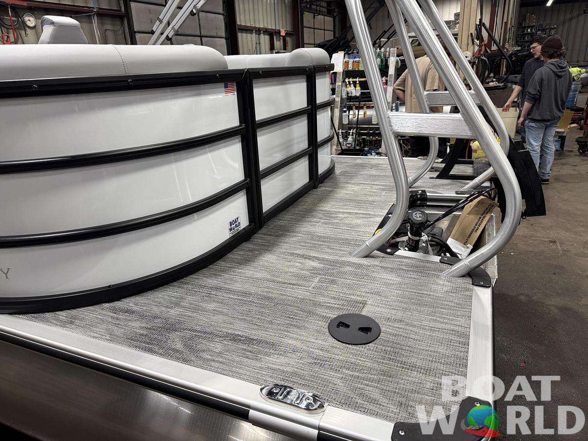 2026 Bentley Pontoons Legacy 223 Navigator Quad Lounge Tritoon