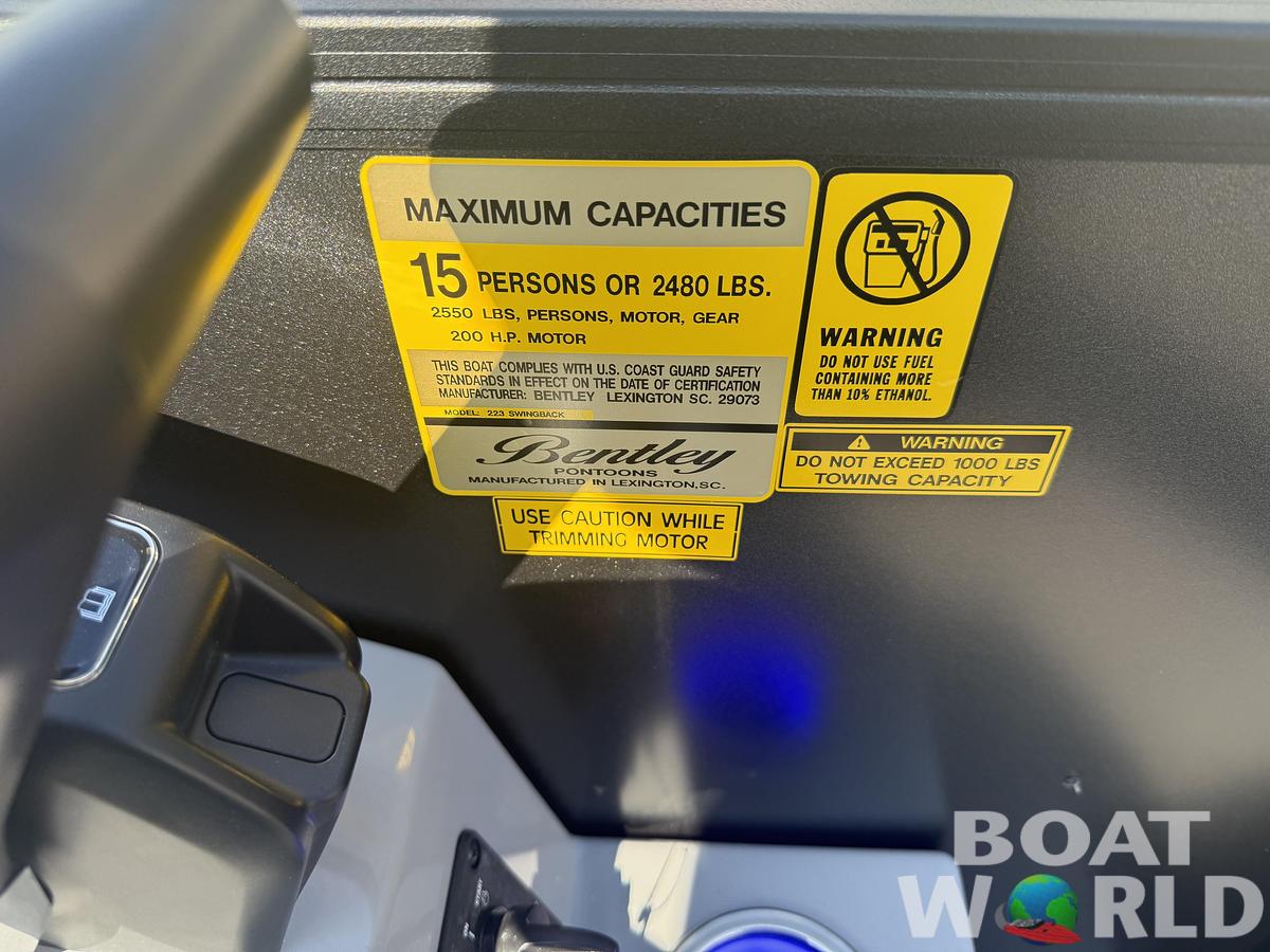 2026 Bentley Pontoons Legacy 223 Swingback Tritoon & Honda 4-Stroke EFI