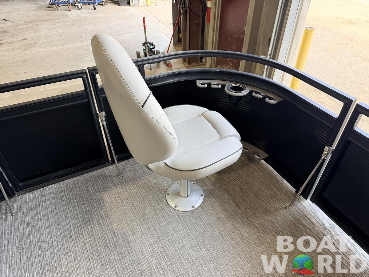 Used 2023 Apex Marine Qwest L818 Fish &60HP Honda 4Stroke -$27.995