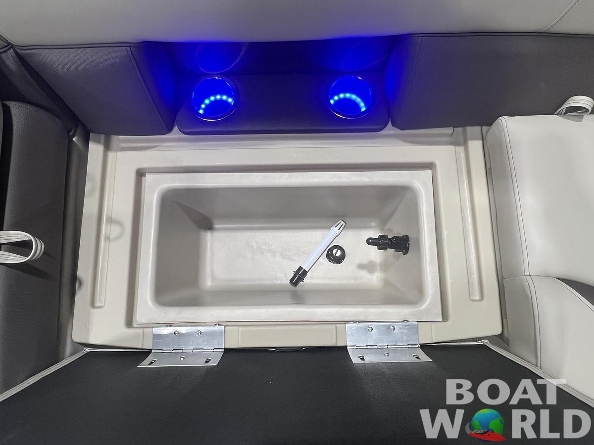 2026 Bentley Pontoons Legacy 223 Swingback Tritoon