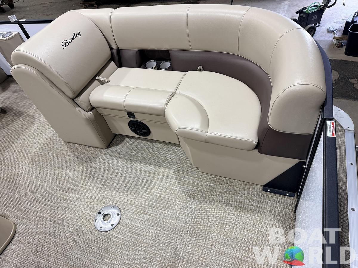 Used 2022 Bentley Pontoons Legacy 200 Navigator Quad Lounge & 100HP Honda 4Stroke -$34,995