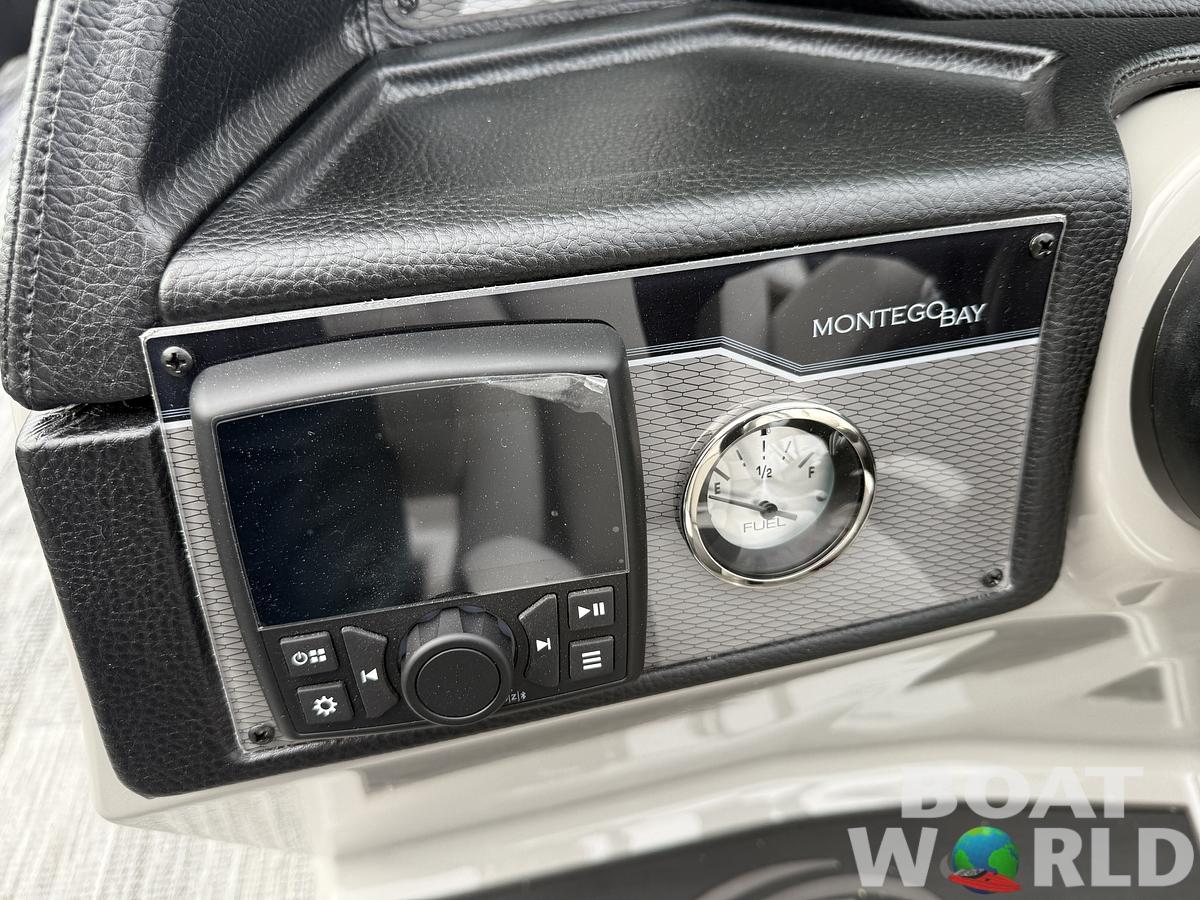 2026 Montego Bay 8522 Quad Lounge Tritoon 