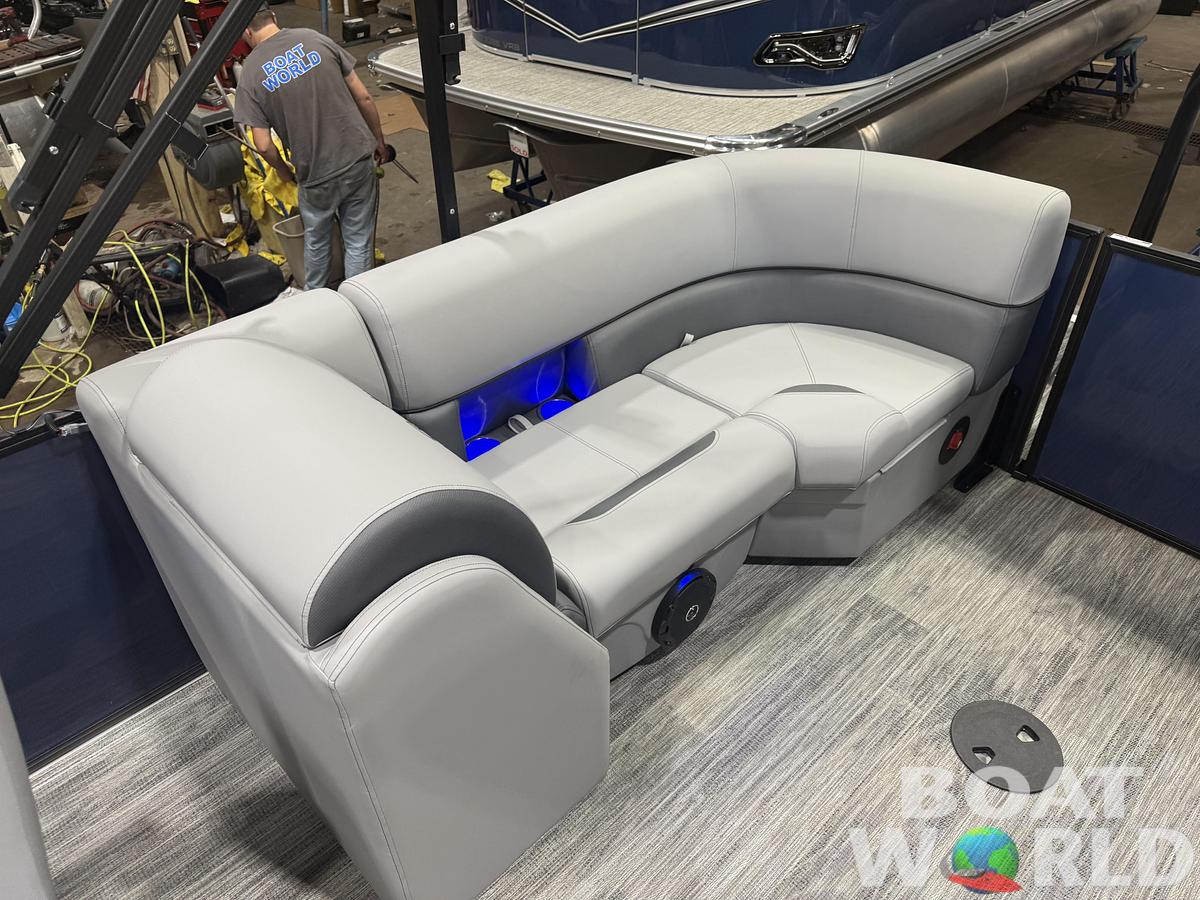 2026 Bentley 223 Navigator Quad Lounge Tritoon $50995