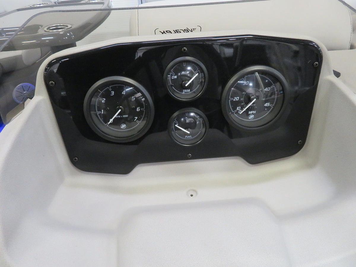 2025 Princecraft Vectra 21 RL Dinette Swingback Pontoon & Mercury 4-Stroke EFI