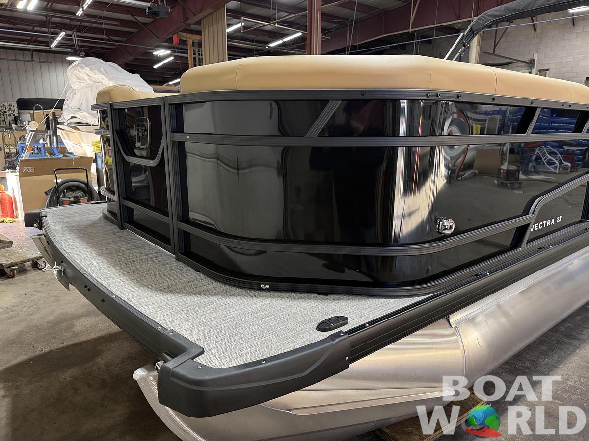 2027 Princecraft Vectra 23 RL Dinette Swingback $36,995